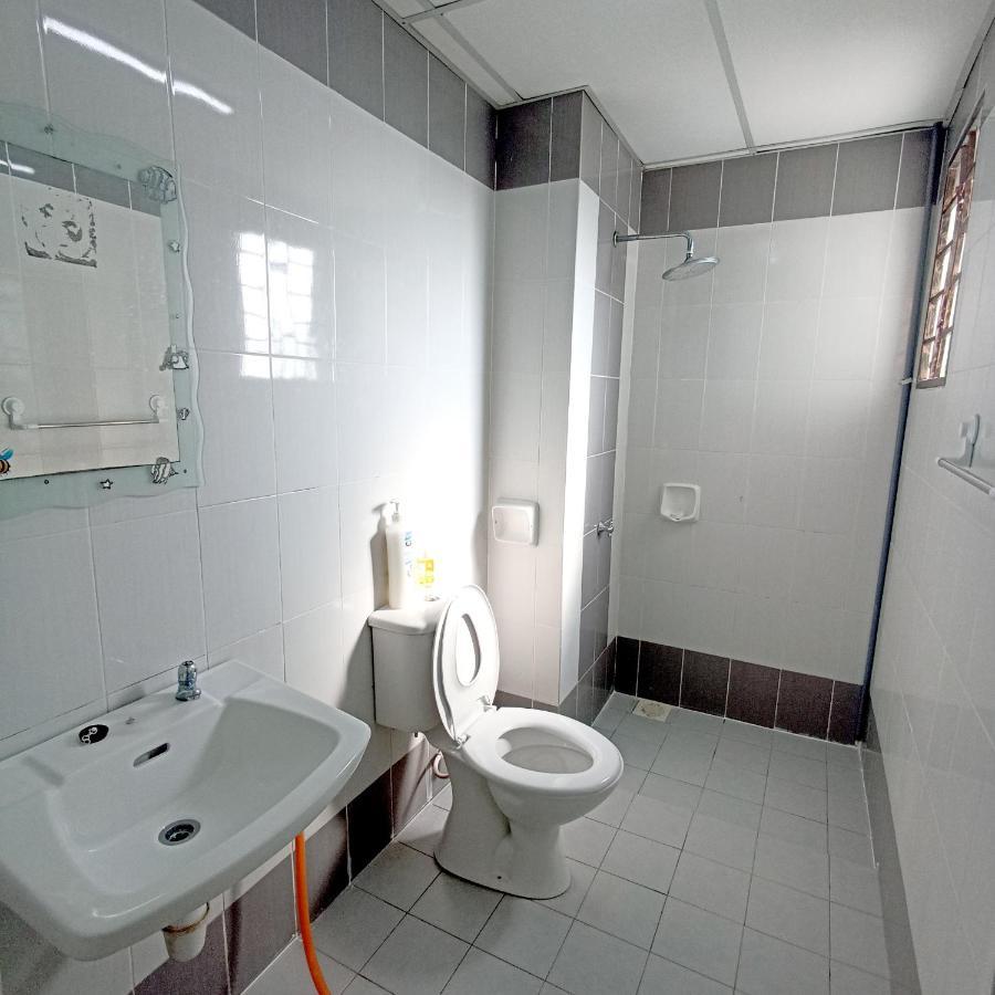 Tropika Homestay Bangi With 3 Bedrooms Kajang Εξωτερικό φωτογραφία