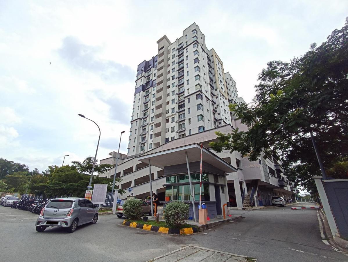 Tropika Homestay Bangi With 3 Bedrooms Kajang Εξωτερικό φωτογραφία