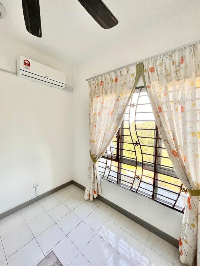 Tropika Homestay Bangi With 3 Bedrooms Kajang Εξωτερικό φωτογραφία