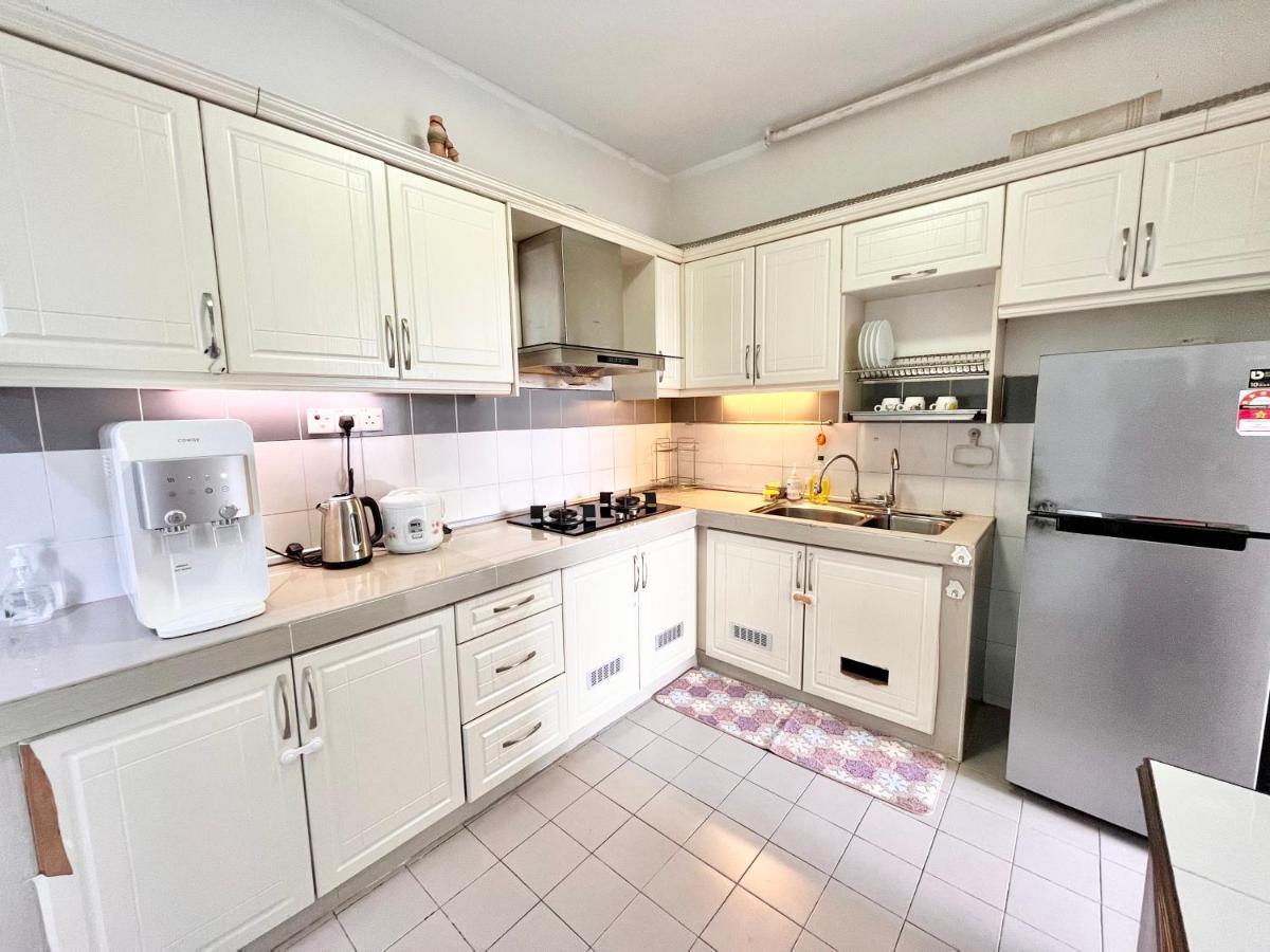 Tropika Homestay Bangi With 3 Bedrooms Kajang Εξωτερικό φωτογραφία